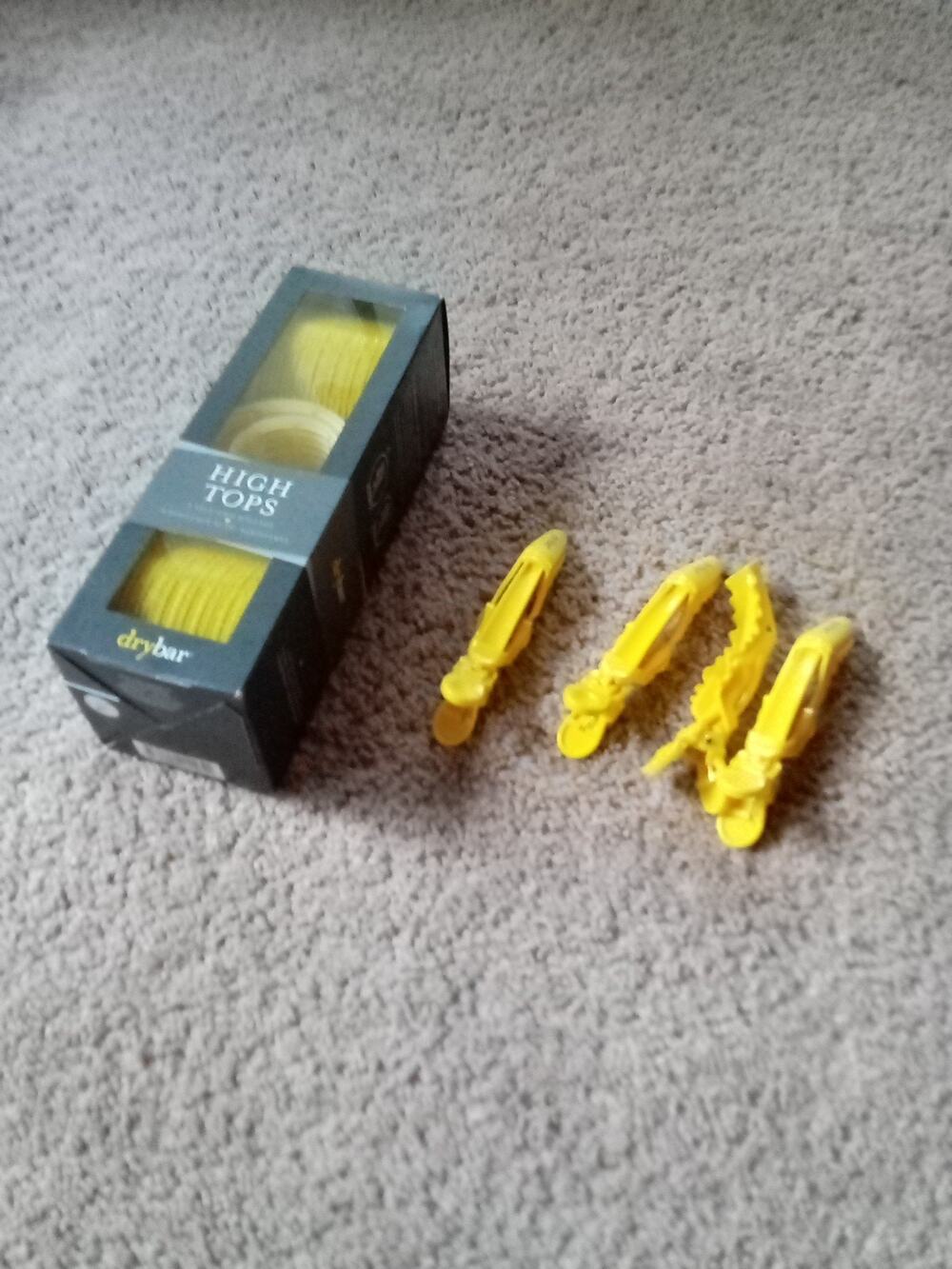 NEW Drybar High Tops Self-Grip Rollers 6-Pack (3 Medium/3 Large) & 4 Clips